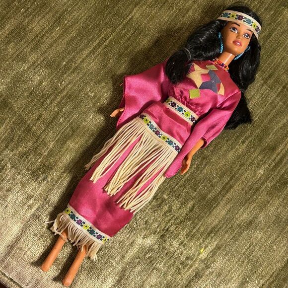 Barbie Native American Indian Doll Vintage Collectible by Mattel, Preloved Great - Picture 8 of 8
